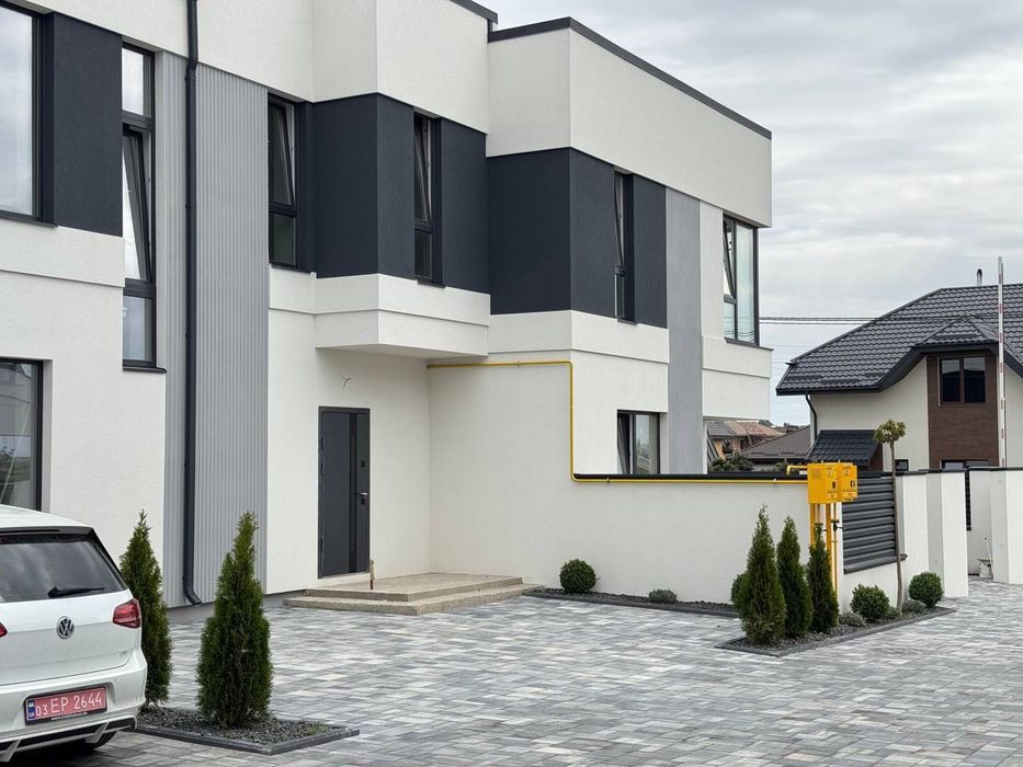 Продаж котеджу в КМ "Ягуар"