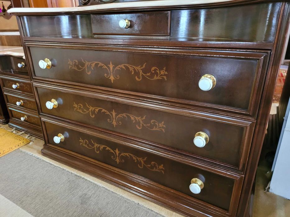 Imponente cómoda antiga com espelho - Só a cómoda as mesas d