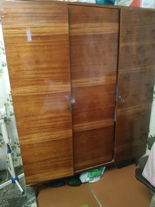 Шифоньер трёхстворчатый б/у