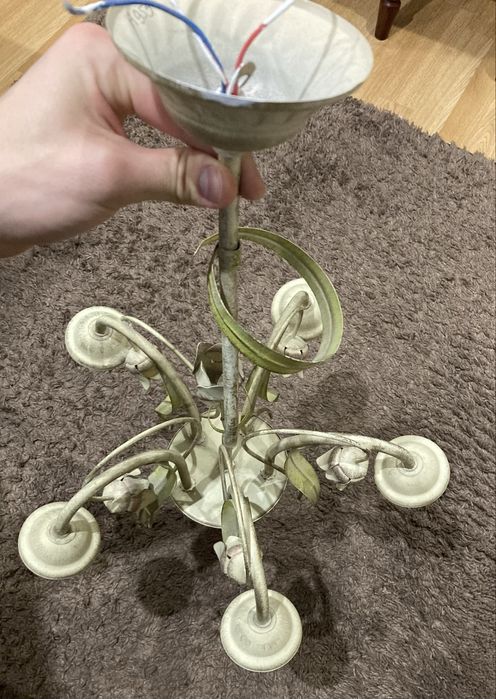 Люстра без плафонів