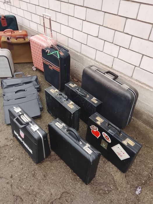 Чемоданы. Портфели. Дипломат. На выбор