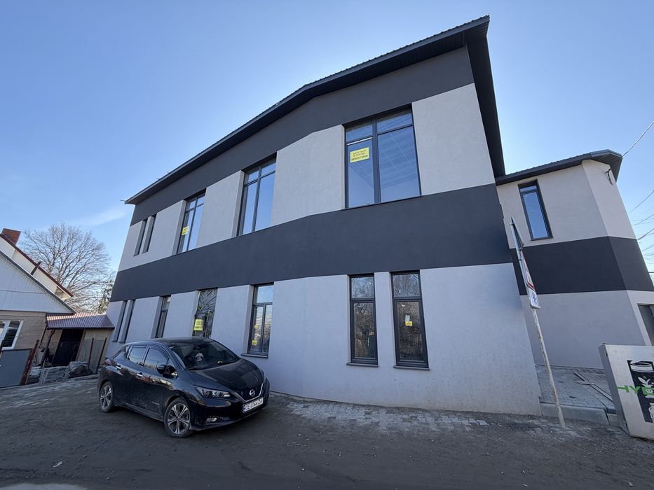 Здається приміщення під продуктовий магазин і Аптеку