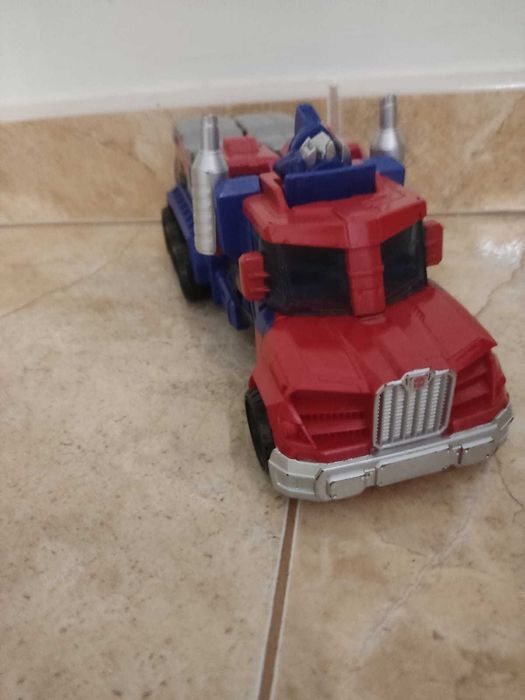 Transformers Optimus Prime, figura de ação interativa