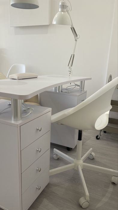 Aluga se mesa de manicure em salão de estetica Portimão