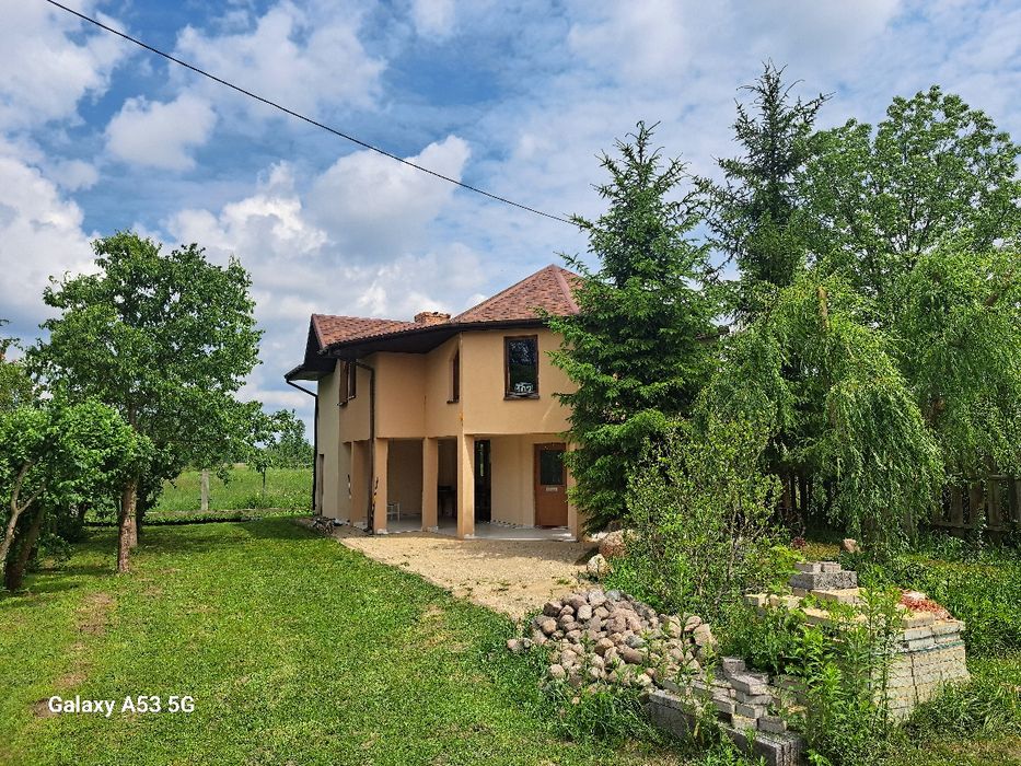 Dom do wynajęcia cztery pokoje dwa salony dwie łazienki kuchnia taras