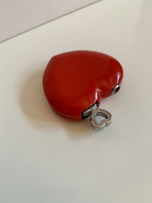 Isqueiro vermelho a gás - formato coração