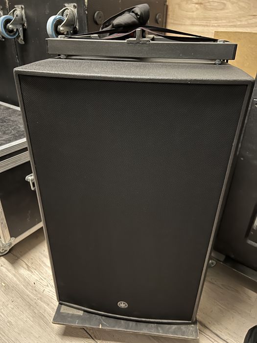 Colunas Yamaha Dzr315