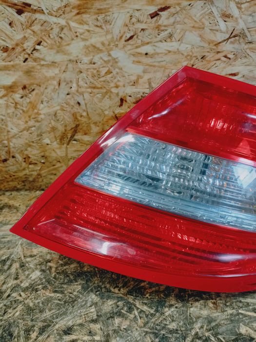 Mercedes C-klasa W204 sedan lampa tył tylna lewa oryginał