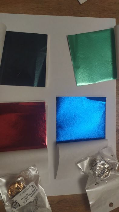 Фольга (поталь)разных цветов 130грн.(100 листов) 14*14-220грн. и разм