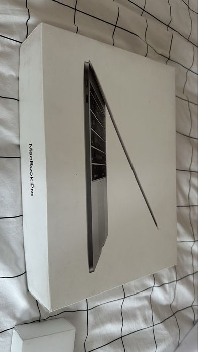 Apple Macbook Pro 13” (2017)