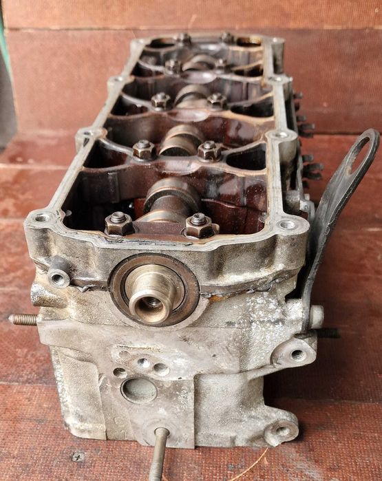 Głowica silnika 06B103373T VW 1.6 AVU