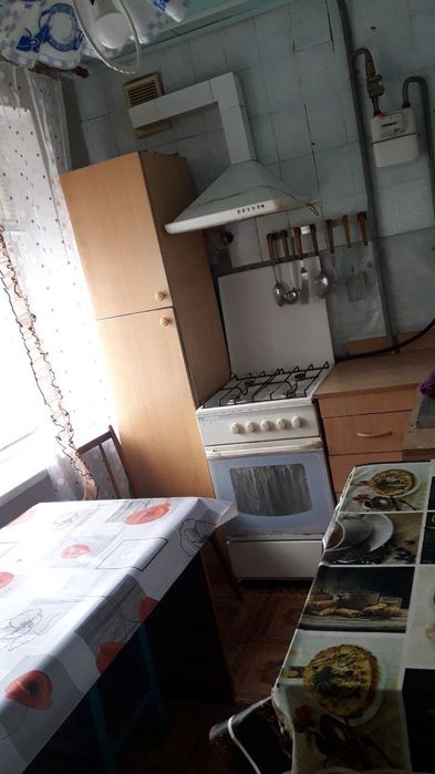 Сдам посуточно  1-ком. Квартиру 2-этаж район Крытого рынка