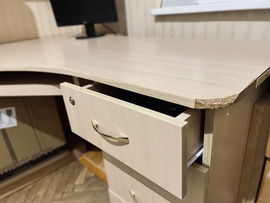 Компютерний стіл кутовий