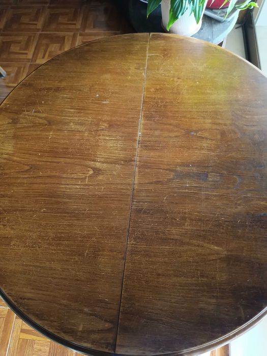 Mesa extensível de madeira