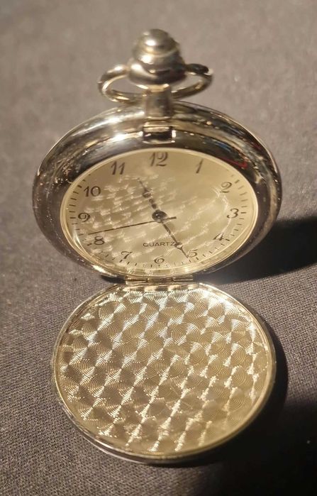 Relógio de bolso decorativo - Inicial H, NUNCA USADO (precisa de pilha)
