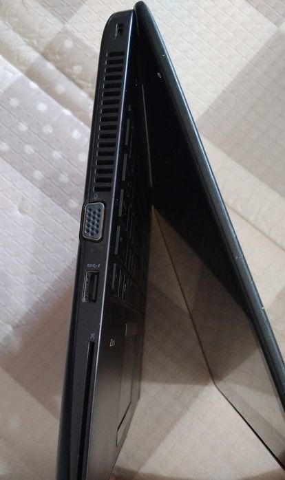 HP Zbook com tela sensível ao toque de 14 polegadas, processador Intel Core i7 de 7ª geração, 8 GB de RAM, SSD de 256 GB com carregador.