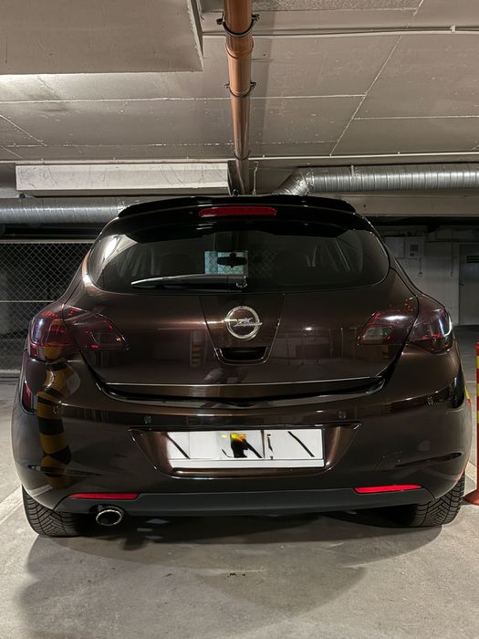 Opel Astra J 1.4 Turbo 2012 rok