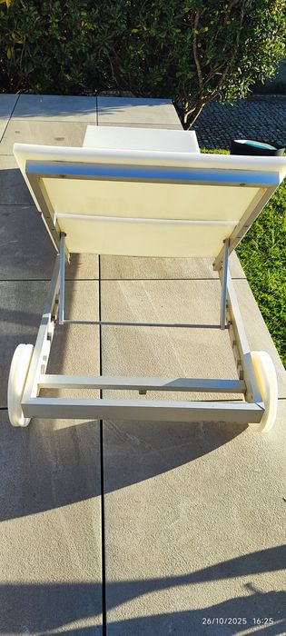 Espreguicadeira Na xemena usada