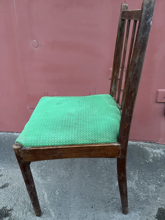 Стілець у вітальню ,вживаний