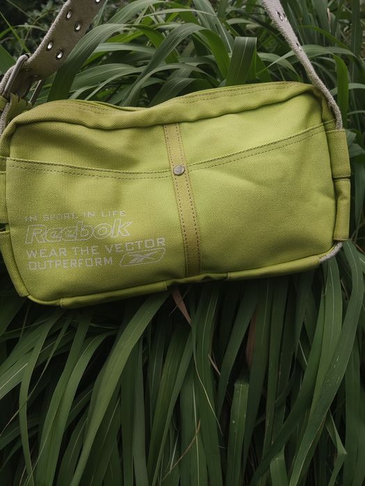 Neonowa groszkowa torebka Reebok