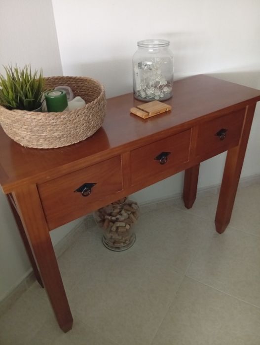 Móvel aparador em madeira cerejeira