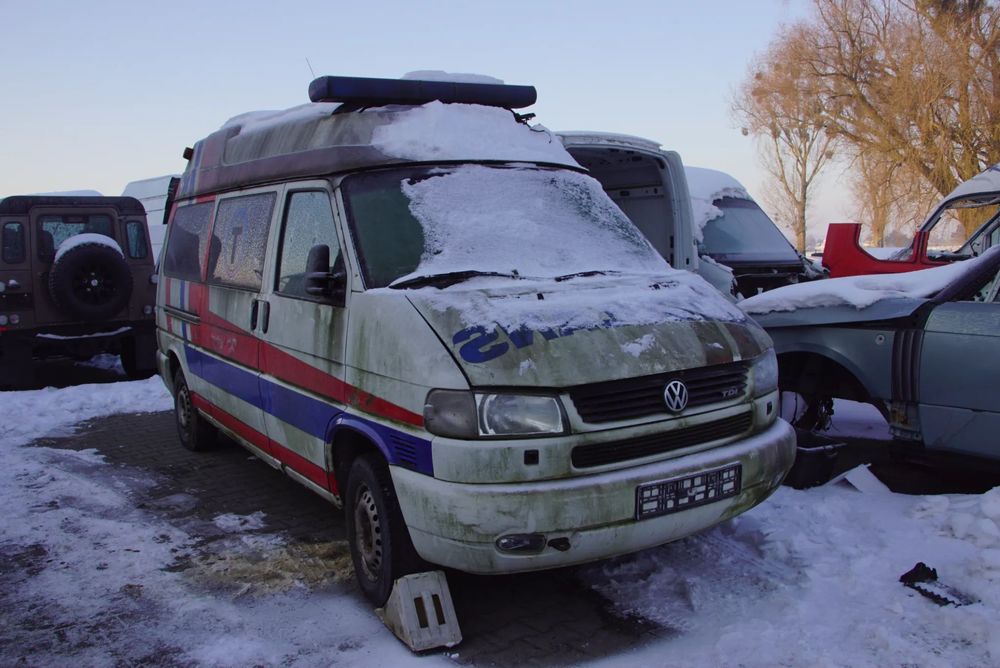 Auto na części - Volkswagen Transporter T4 Lift 2.5 TDI 102 KM ACV DXZ L902 2002R Silnik Skrzynia Drzwi Maska Klapa Błotnik Zderzak Lusterko Lampa Deska Kokpit Sterownik Moduł Czujnik Licznik Panel Kierownica
