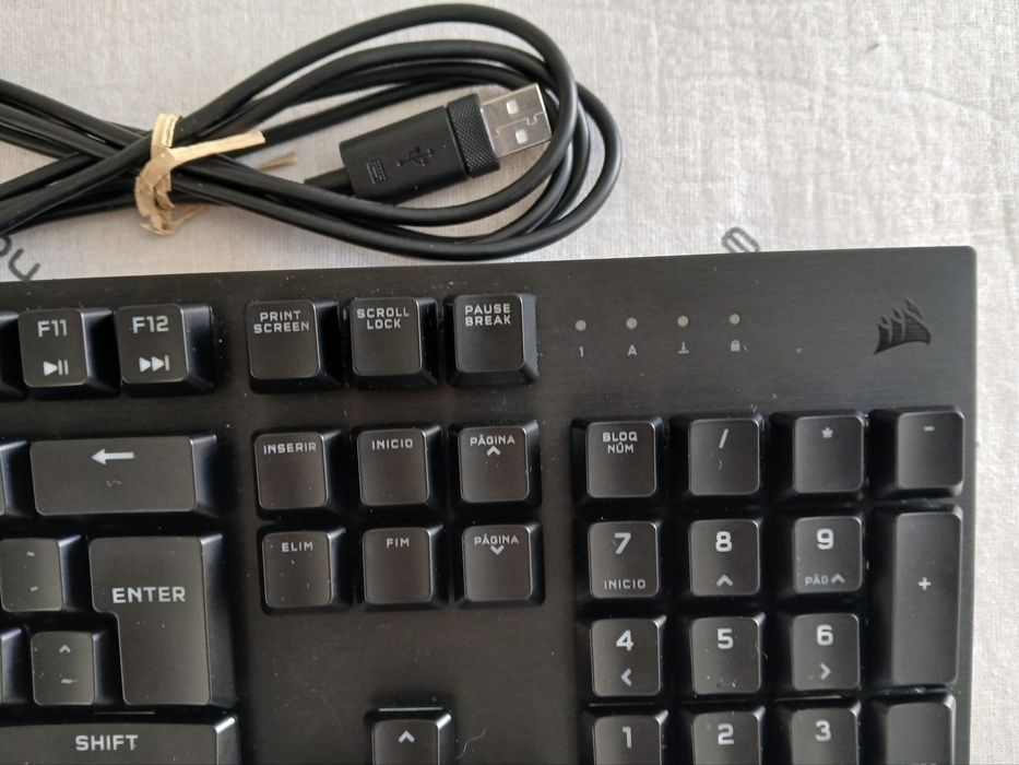 Teclado gamer mecânico CORSAIR K60 RGB Pro Low Profile (Ler Descrição)