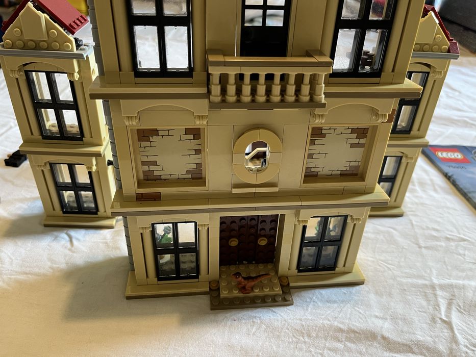 LEGO Jurassic World 75930 – Atak Indoraptora na posiadłość Lockwoodów