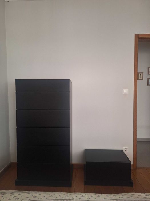 Mobília de quarto cama + colchão + cómoda + mesas cabeceira