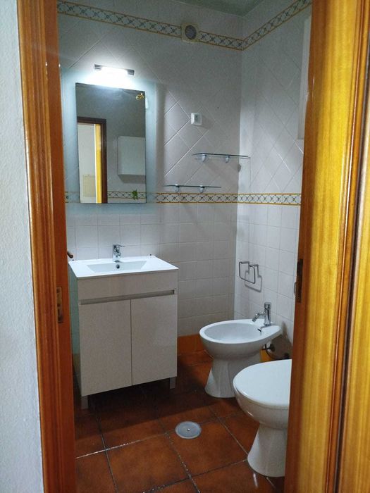 Aluga-se t2 com mobília