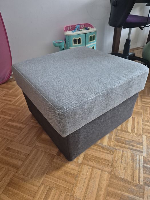 Sofa z sankcja spania plus pufa