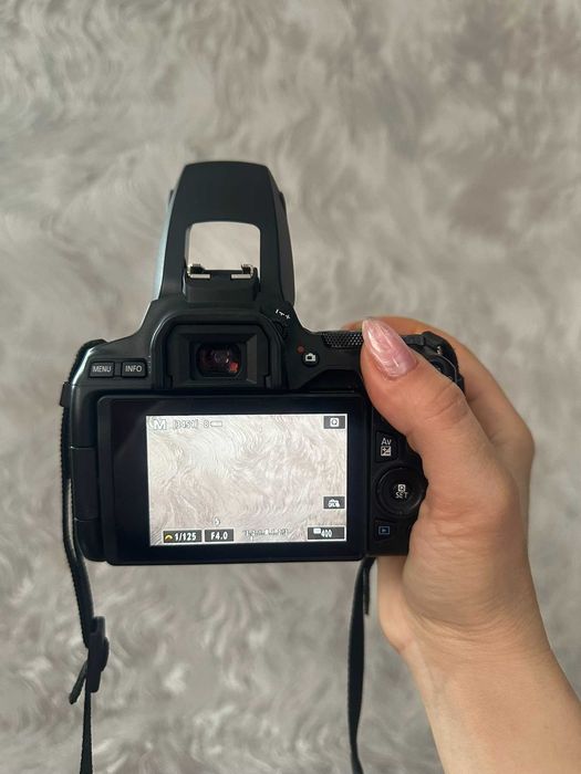 Canon EOS 250D+ обєктив