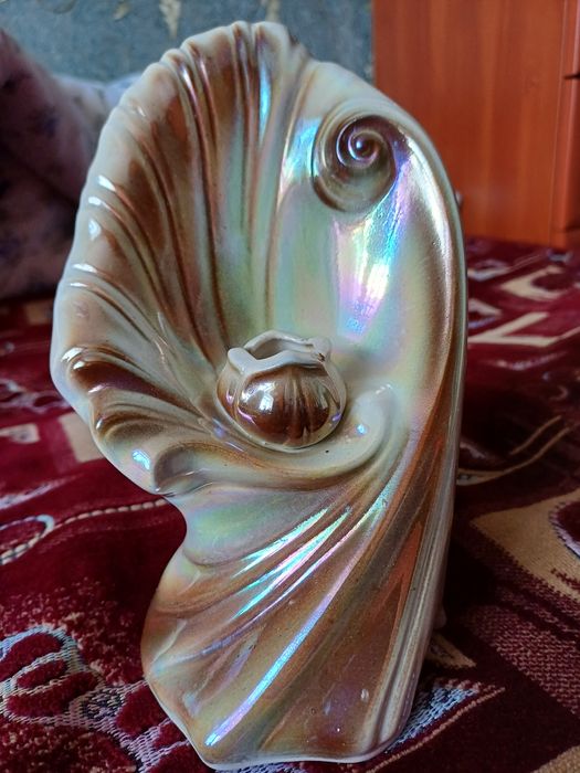 Фарфоровый подсвечник.