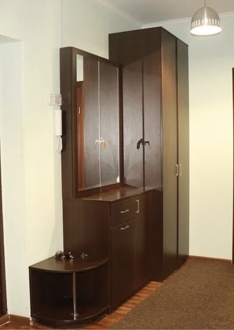 Передпокій (шафа, тумба, зеркало та шафа з гачками)