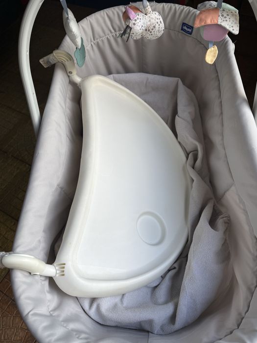 Chicco baby hug 4 em 1 com colchão extra, roupa de cama e kit de comer