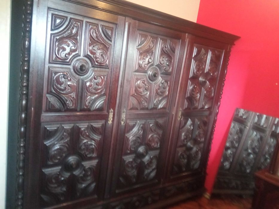 Guarda Vestidos Antigo Em Mogno