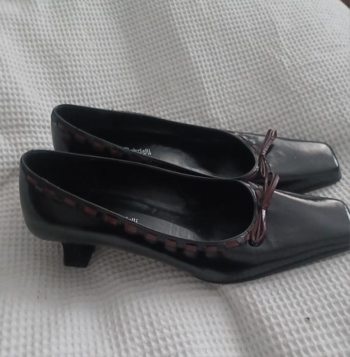 Eleganckie buty na niskim obcasie skórzane roz. 38