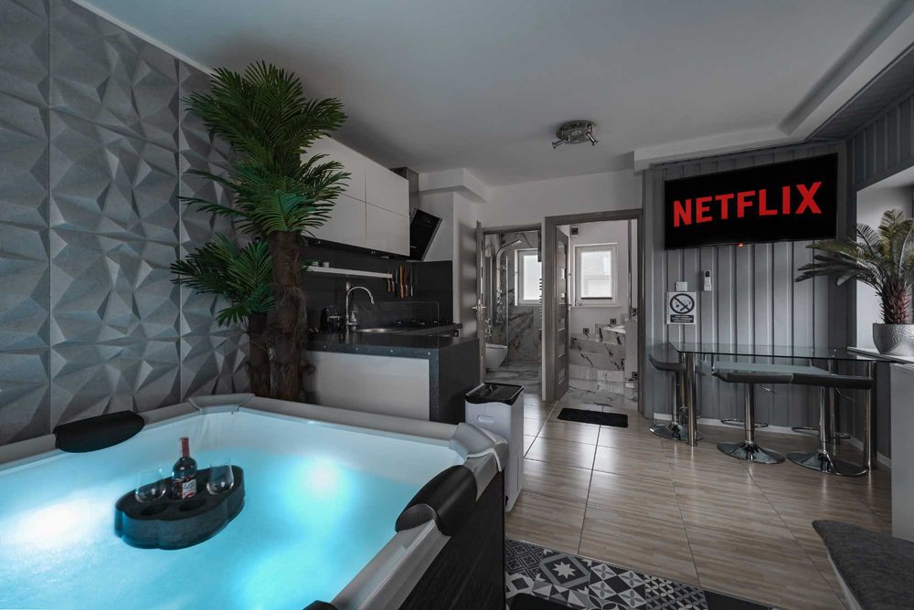 Domek Apartament Dwupoziomowy Love SPA Jacuzzi w pokoju Nastrojowy