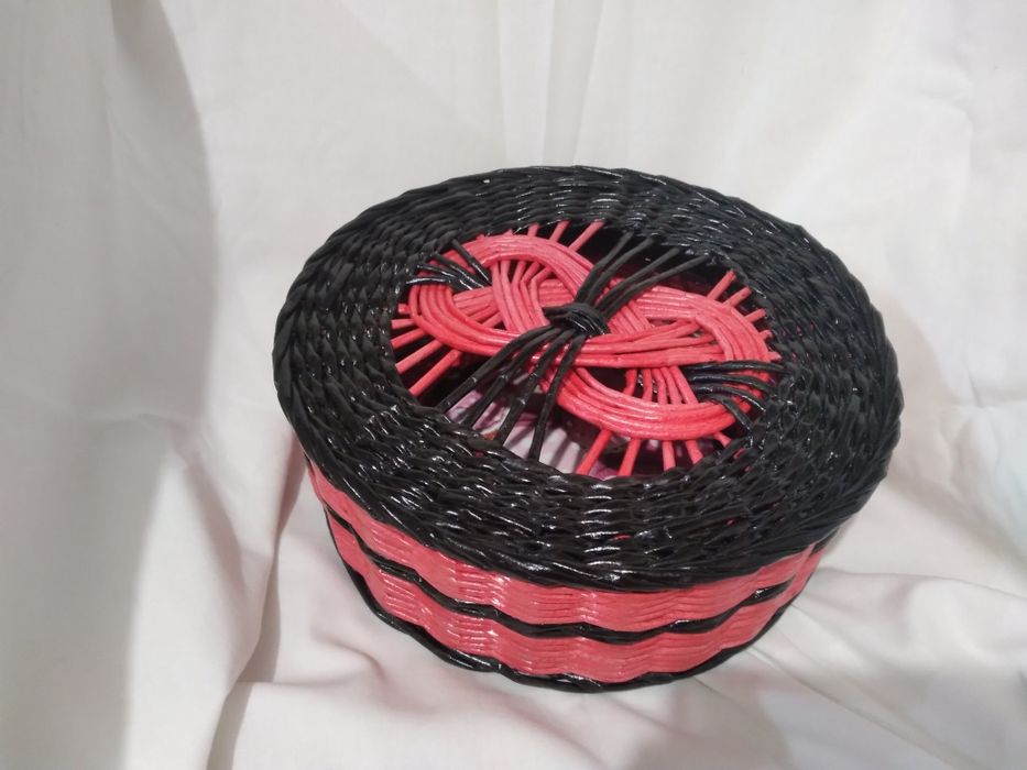 Шкатулка плетёная