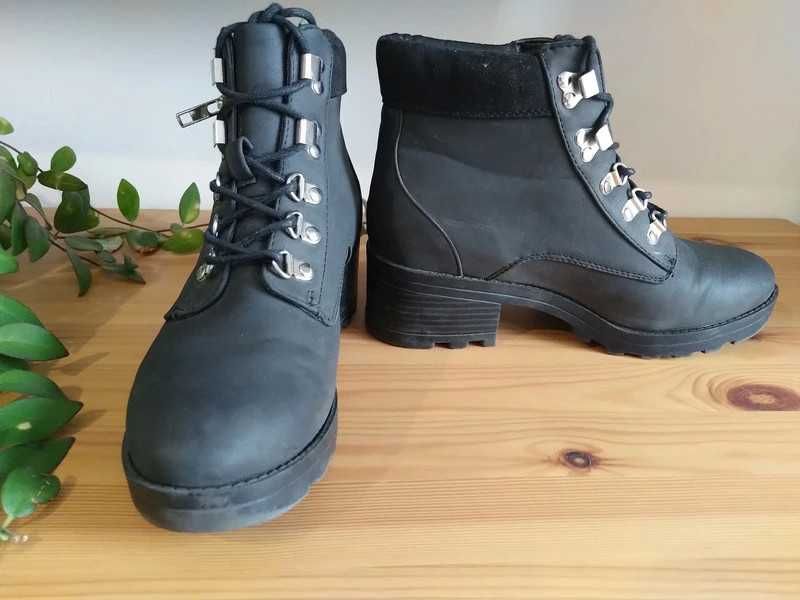 czarne sznurowane botki na obcasie rozmiar 38