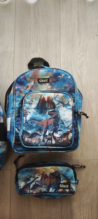 Vendo mochilas e porta lápis