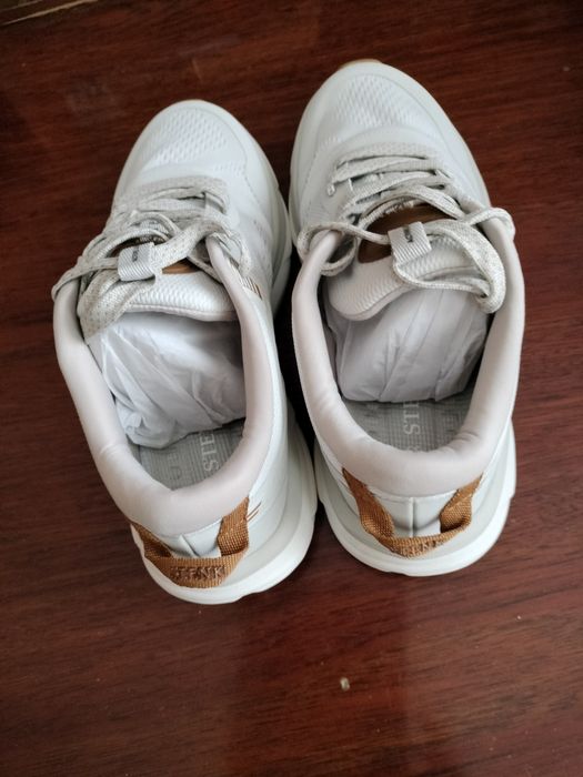 Кроссовки женские, демисезонные.