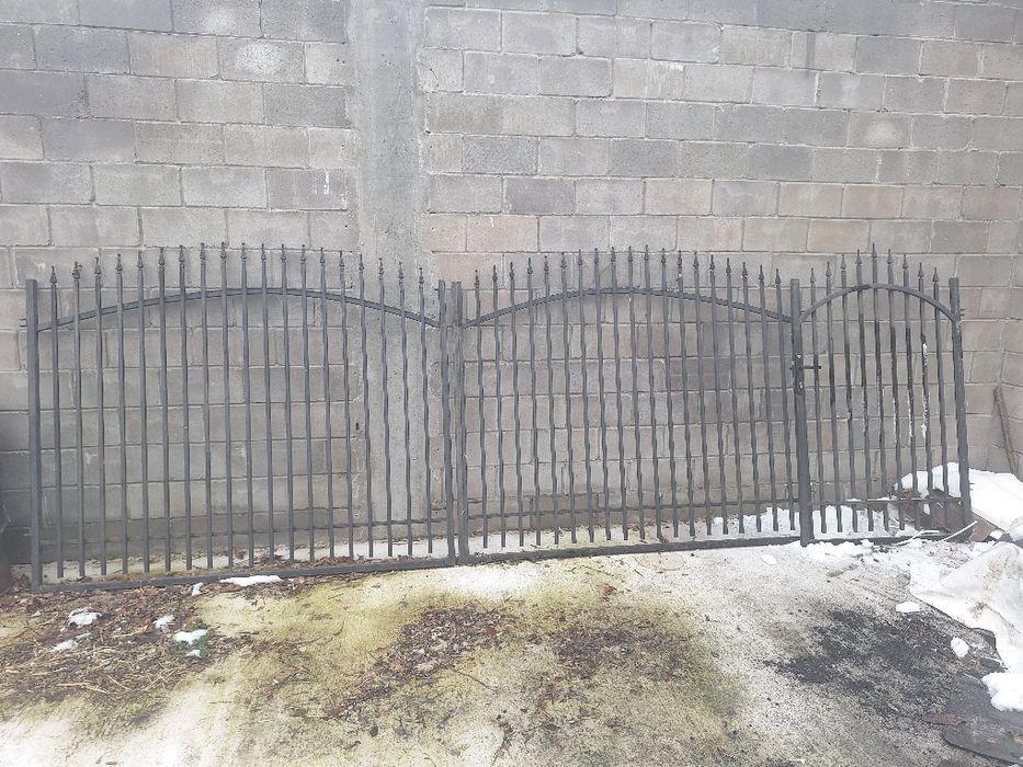 Brama z furtką i słupki