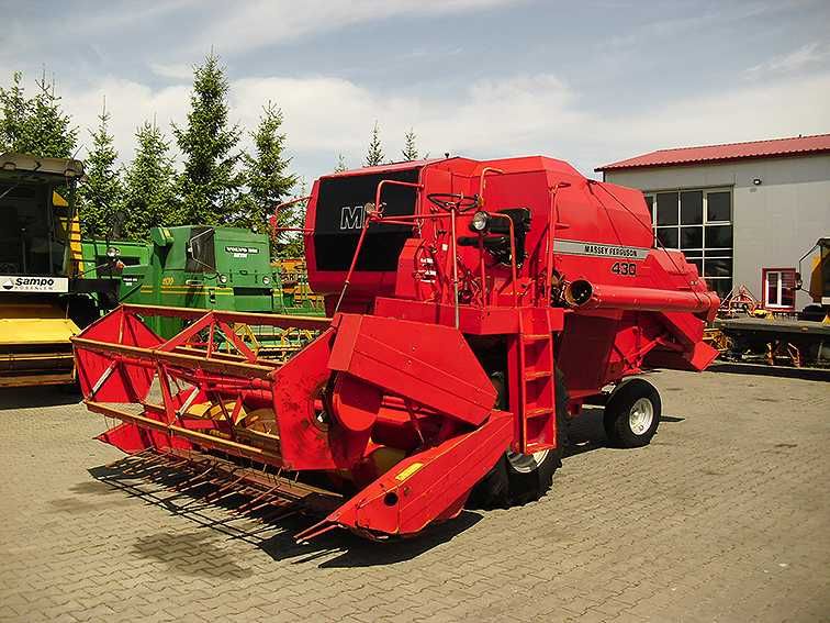 Зерноуборочный комбайн Massey Ferguson 430 (2)