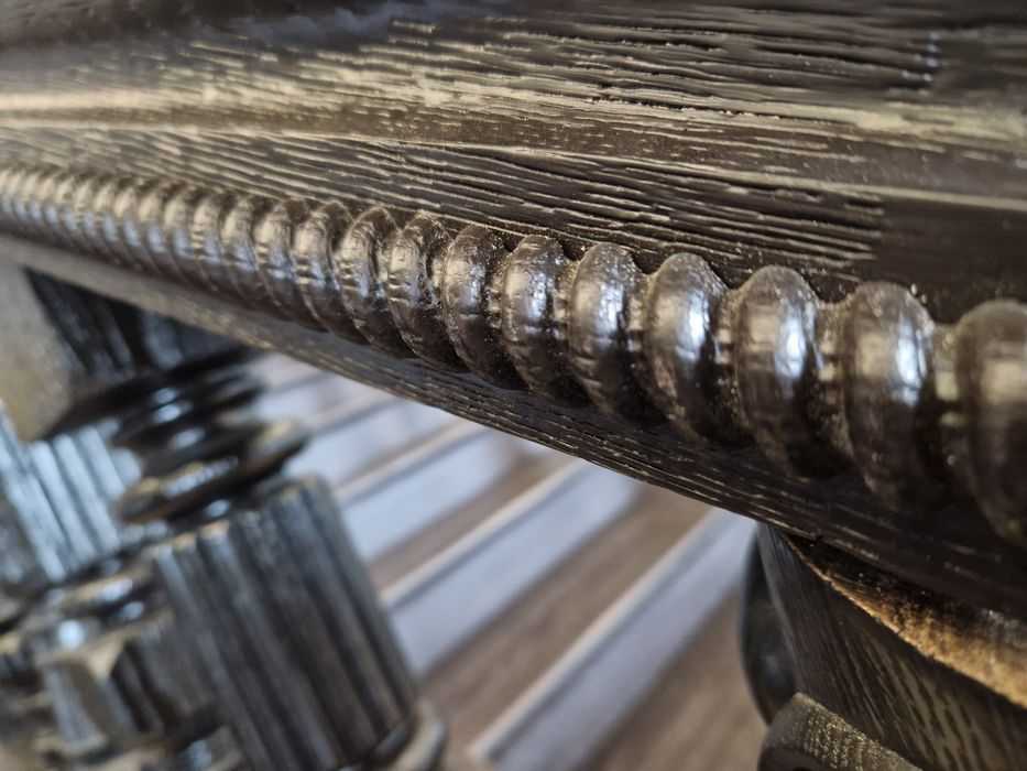 Кіоти та рами з різьбою