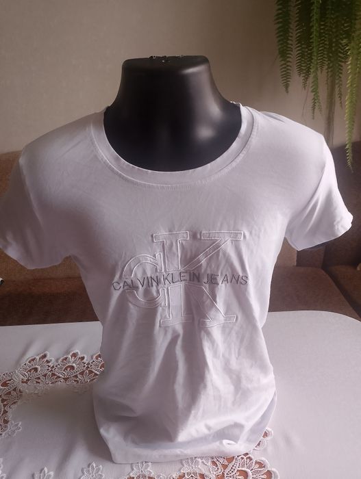 Koszulka oryginalna damska Calvin Klein rozmiar L długość 66 szer 92