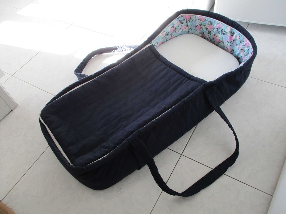 Alcofa berço p/ bebé 74cm x 35 cm, azul escuro, c/ alças e 2 colchões