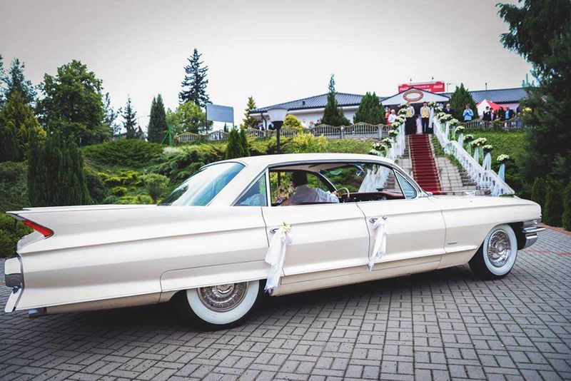 Auta Auto do Ślubu Samochód na Wesele Klasyk Cadillac Kabrio Mustang