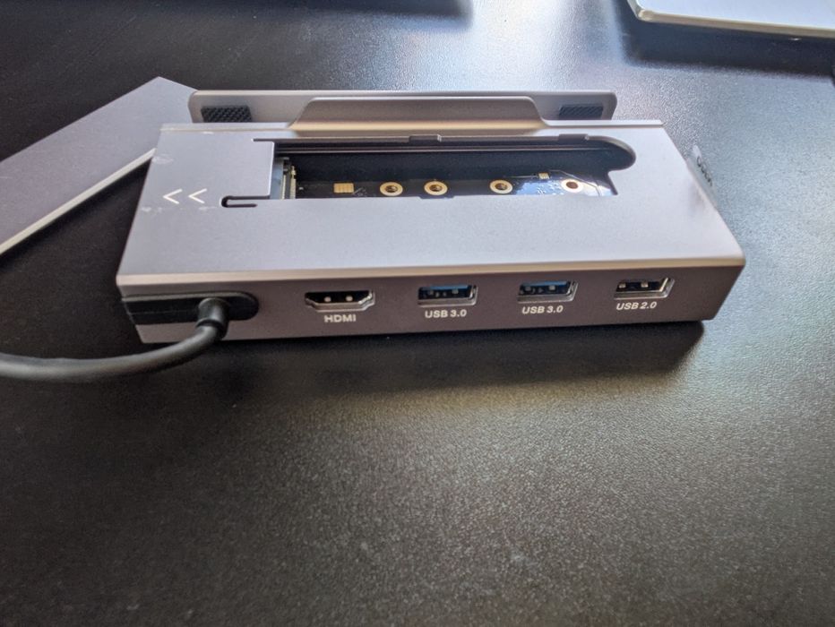 док станція для стін деск з SSD гніздом