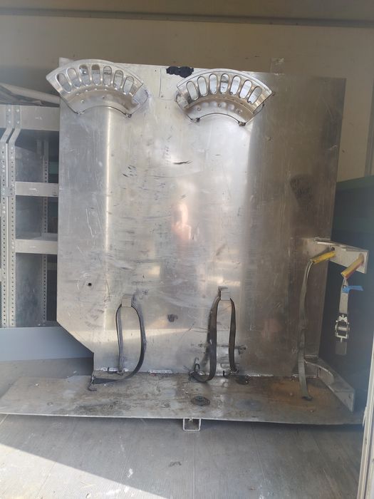 Sprzedam stojak na butle do samochodu